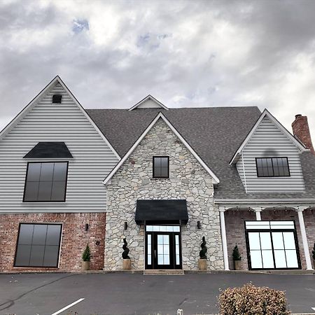 Seven Gables Inn Branson Exterior photo